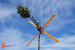 Postavljanje klopotca. Foto: A. Pukl, 2019