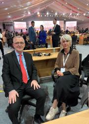 Tanja Roženbergar z veleposlanikom Tomažem Mencinom. Foto: Unesco, 2025