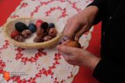 Making Suhorje decorated Easter eggs . Photo: A. Jerin, 2022