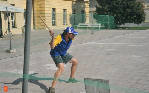 Playing pandolo on the open space outside the Slovene Ethnographic Museum. 