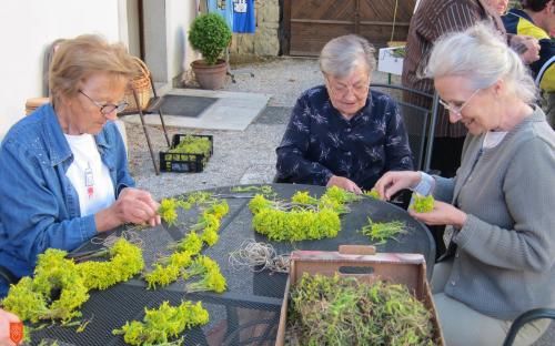 Weaving St. John’s wreaths. 