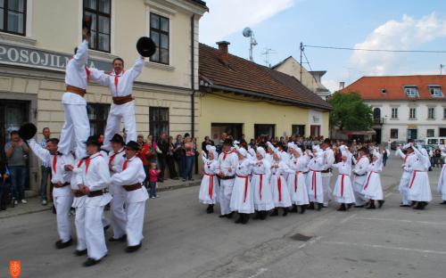 The Kolaši on Easter Monday in Metlika while performing Easter dances and games. 