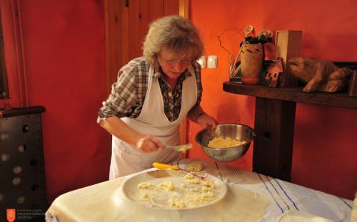 Veronika Hlebec while baking Prleška gibanica. 