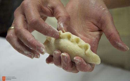 Making Bovec krafi. 