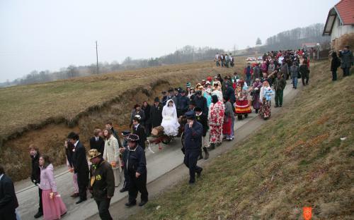 Shrovetide marriage to a pine tree in Bodonci. 