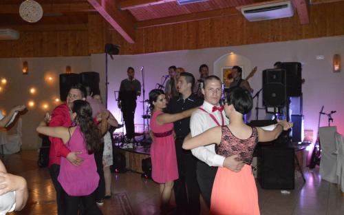 Dancing sotiš. 