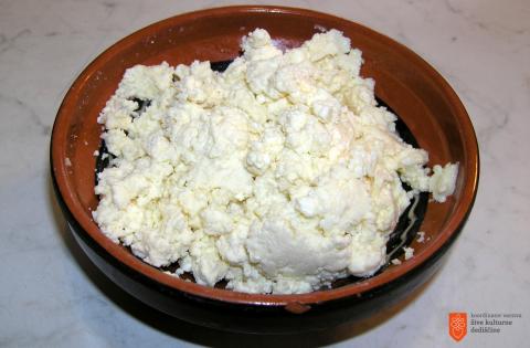 Making Bohinj <i>mohant</i>. Photo: M. Godina Golija, 2010
