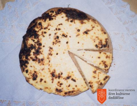 Baking <i>Prleška gibanica</i>. Photo: M. Godina Golija, 2010