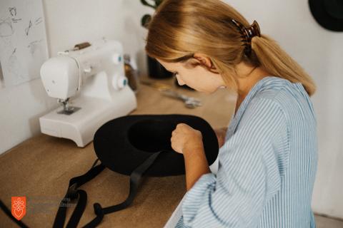 Hat-making. Photo: A. Sajovic, 2023