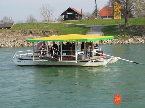 Cable ferry in Mostec. Photo: B. Sosič, 2016. 