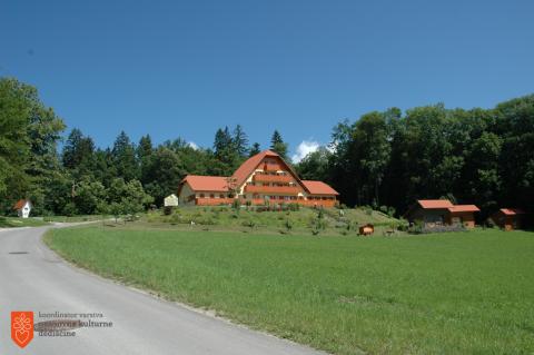 Sedež Čebelarske zveze Slovenije na Brdu pri Lukovici. Foto: F. Šivic, 2004 