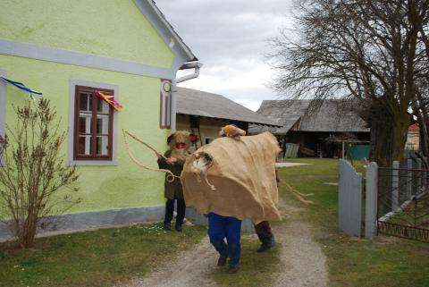Shrovetide rounds of animal characters. Photo: A. Pukl, 2016