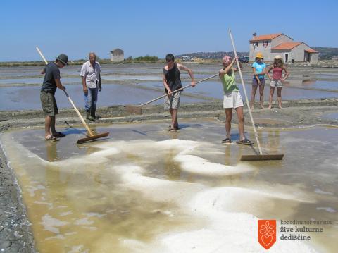Traditional production of sea salt. Photo: P. Pipan, 2001 