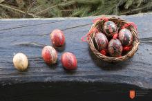 Making Bela krajina Easter decorated eggs. Photo: S. Borovičanin, 2010