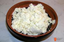 Making Bohinj <i>mohant</i>. Photo: M. Godina Golija, 2010