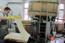 Making paper by hand. Photo: M. Vasle Cejan, 2014 