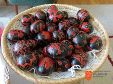 Making Prekmurje decorated Easter eggs. Photo: M. Huber, 2014 