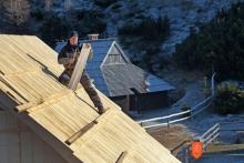 Shingling. Photo: M. Povše, 2011