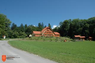 Sedež Čebelarske zveze Slovenije na Brdu pri Lukovici. Foto: F. Šivic, 2004 