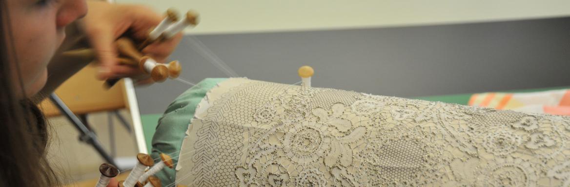Klekljanje čipk v Sloveniji. Foto: A. Jerin, 2015 