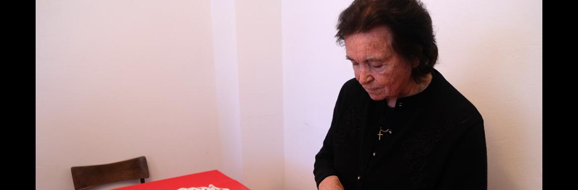 Izdelovanje suhorskih pirhov. Foto: A. Jerin, 2022