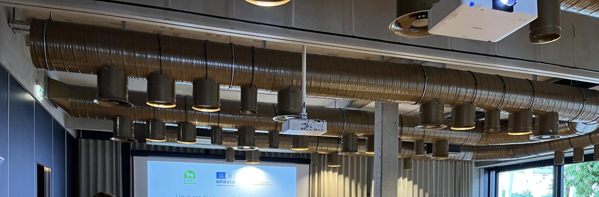 Podelitev listine o vpisu, Kobilarna Lipica. Foto: A. Pukl, 2023