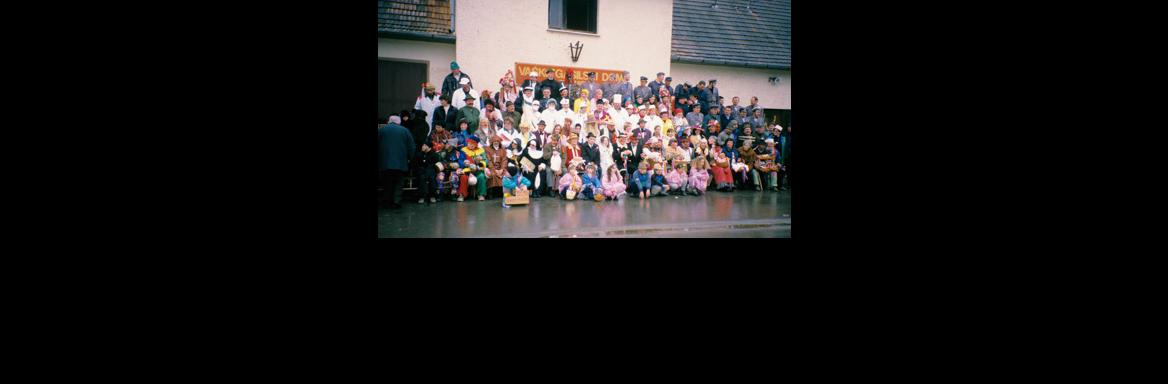 Borovo gostüvanje(Foto Mojca Ravnik, 2002)