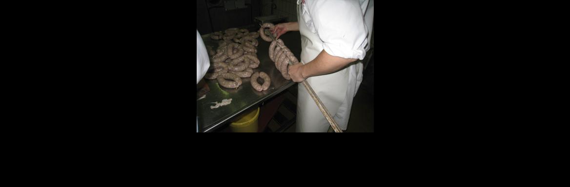 Tradicionalno izdelovanje kranjskih klobas(Foto Petra Mrak, 2012)