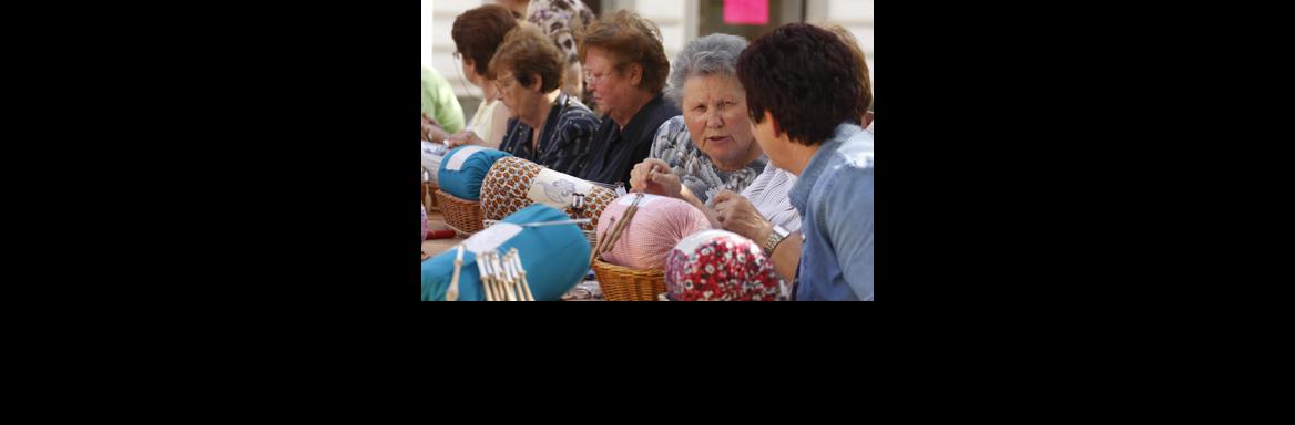 Klekljanje idrijske čipke(Foto Božo Uršič, 2008)