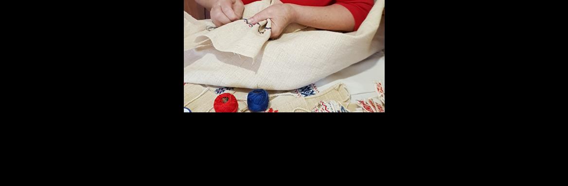 Vezenje po štetih nitih(Foto Stane Sajovic, 2022)