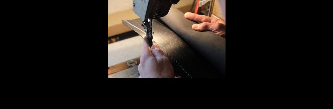 Šivanje škornja. (Foto Anja Jerin, 2023)