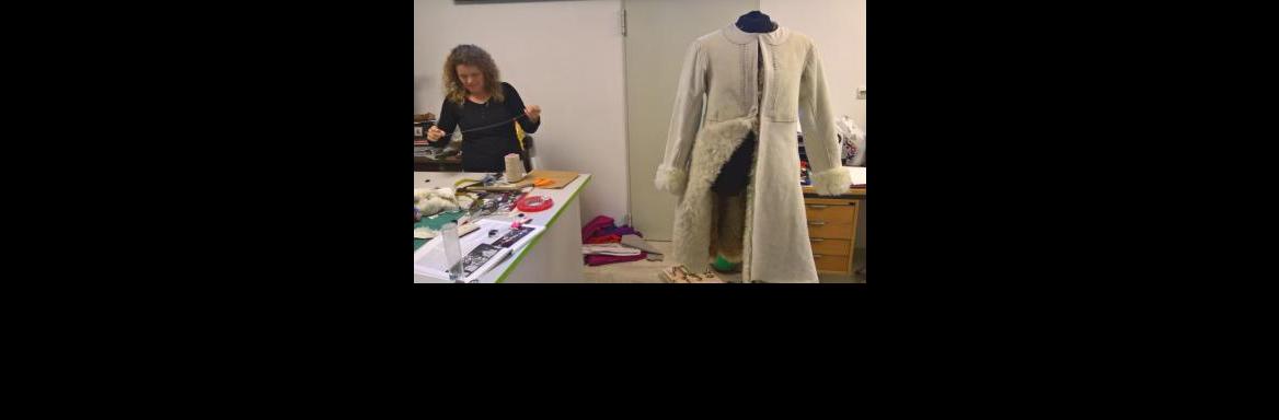 Izdelovanje ženskega kožuha. (Foto Andreja Stržinar, 2016)