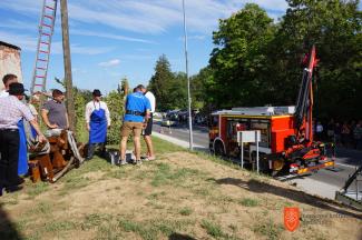 Postavljanje klopotca. Foto: A. Pukl, 2019