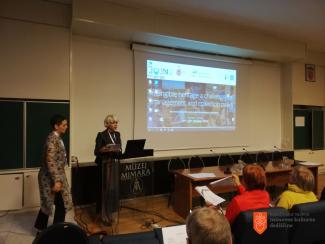 Tanja Roženbergar med moderiranjem. Foto: A. Pukl, 2019 