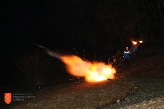 Streljanje z možnarji na Koroški Beli. Foto: M. Špiček, 2018 