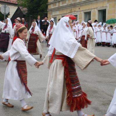 Vuzemski plesi in igre v Metliki. Foto: Tjaša Zidarič, 2014. 